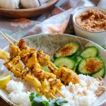 Hühnerspieße mit Erdnusssauce, Chicken Satay aus Singapur, ein Rezept von Laura The cooking Globetrotter